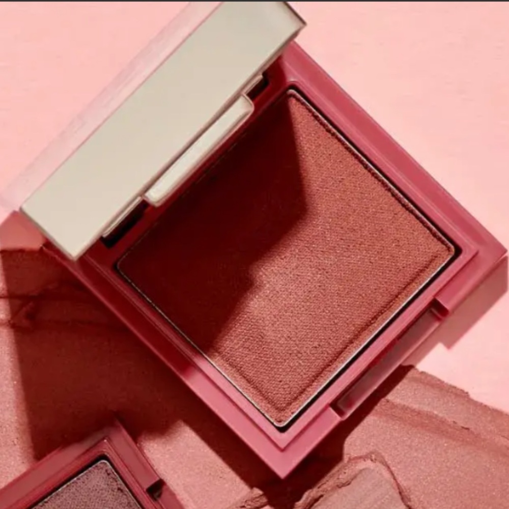 ciate london velvet cloud lip powder in heavenly